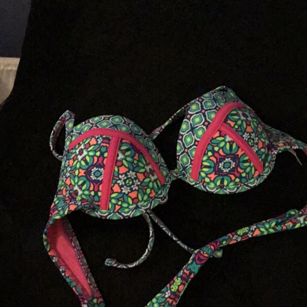 BATHING SUIT TOP